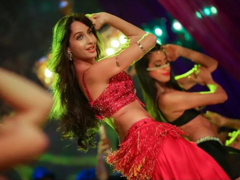 karishmaroshan's tweet photo. Dilbar hit 1 BILLION views omfg 🔥🔥🔥 

MISS NORA FATEHI REALLY DID THAT💃🏻💃🏻💃🏻💃🏻💃🏻 #NoraMASS #Dilbar1BillionViews https://t.co/3uAViyGhWZ