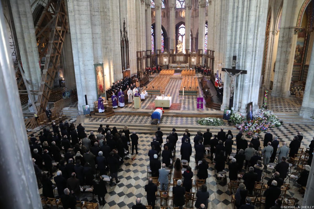 Vibrant hommage rendu à Olivier Dassault ce matin en la cathédrale de Beauvais, en présence du ministre de l’Interieur <a href="/GDarmanin/">Gérald DARMANIN</a> qui, aux côtés de ses amis, de ses proches et de sa famille, a salué un homme engagé, passionné et profondément attaché à son territoire.