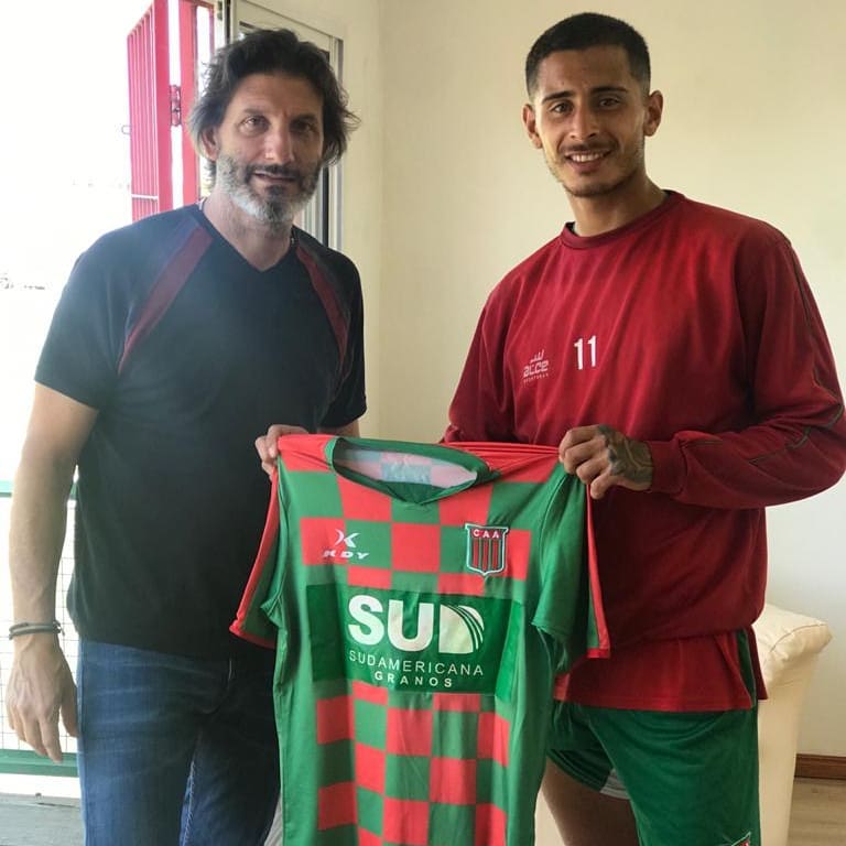 #MercadoDePases 🇦🇷 El ex jugador de la reserva Jonathan Farías, es nuevo jugador de #Agropecuario. Llega libre desde #DefensaYJusticia con quién debutó en Primera
