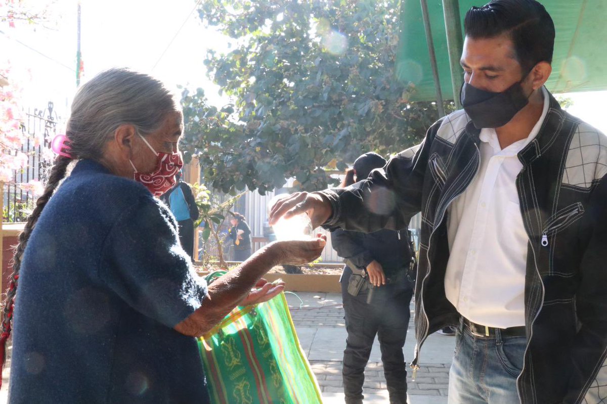 En las 3 sedes de vacunación contra la #COVID-19 en nuestro municipio, de manera ordenada inicia el proceso de registro y vacunación.