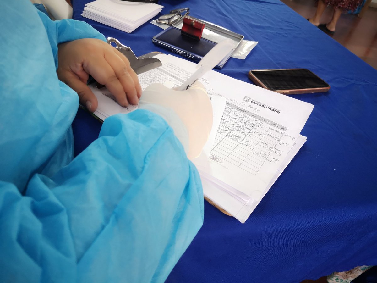 Roberto65018097's tweet photo. 👨⚕️👩⚕️ Todos los días como Departamento de Promoción de Salud, llegamos a distintas comunidades de San Salvador, beneficiando a miles de familias capitalinas con atención médica de calidad y de manera gratuita. #SSESSALUD https://t.co/tSRhNUo17n