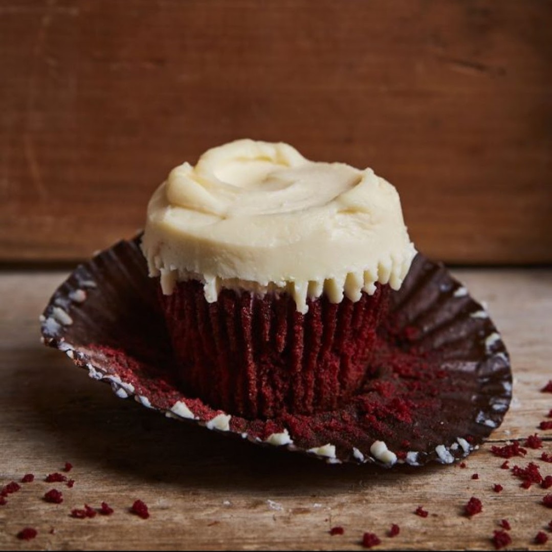 Treat yo-self, it's (nearly) the weekend!

What do treats look like to you these days??

Your local #favouritethings delivered when you order through Our High Road 📲 

Credit @OutsiderTart for this stunning red velvet cupcake