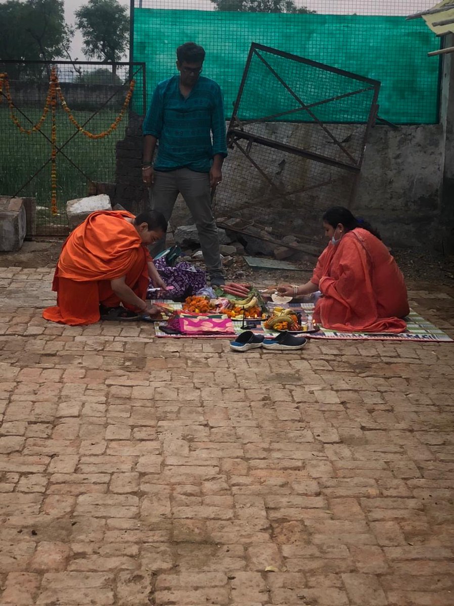TheDogMother_'s tweet photo. #NameCeremony of #RescuedDonkeyGirls was conducted by compassionate Bisht family at @SmartSanctuary today.
Rescued during #lockdown, exploited to the fullest, injured, broken, that's how I found these beautiful donkey gals!
Animals aren't ours to exploit...
#AnimalsArePeopleToo https://t.co/UfKp3ixXX6