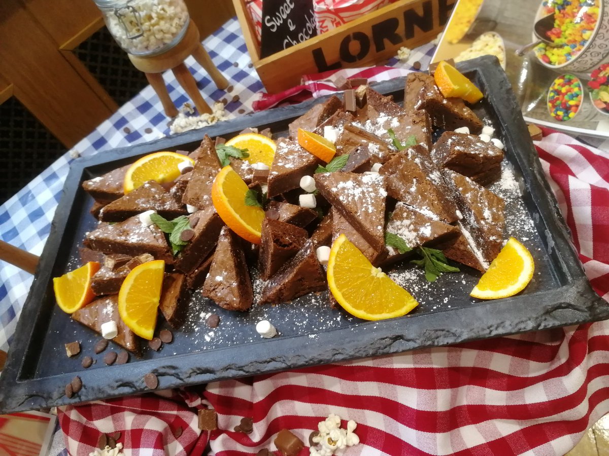 Tonight's movie night at Lorne house <a href="/UppinghamSchool/">Uppingham School</a> so let's do it properly with three types of popcorn ( sweet buttered, salted and triple chocolate ) and some delicious homemade brownies 😋 <a href="/OxfordAndrew/">Andrew Oxford</a> @ChefSi71 @ChefSi71 <a href="/chefbenji64/">Ben Cook</a> <a href="/HolroydHowe/">Holroyd Howe</a> <a href="/rharte31/">Ronan Harte</a> @