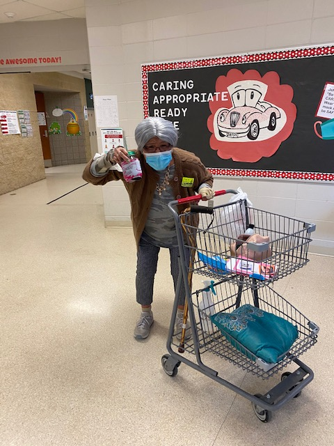 Jefferson_MCCSD's tweet photo. We are celebrating the 100th day of school at Jefferson Elementary today!  Our favorite guest 100 year old showed up just as she has year after year! https://t.co/R9TneNCKSc