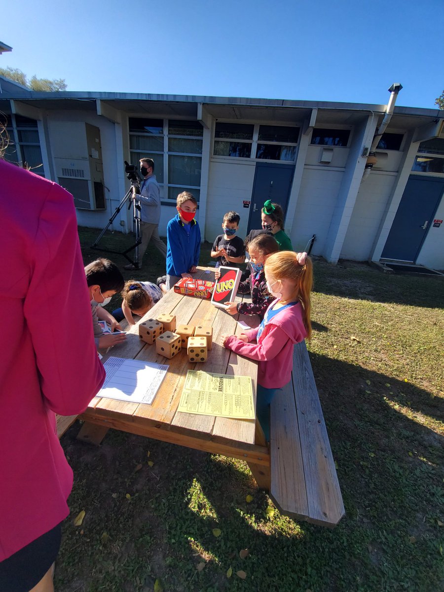 MrsMAlbert127's tweet photo. Today was the dedication ceremony for our Kindness Garden. It looks beautiful and the kids are excited to spend time there! @BelleviewEle https://t.co/POhylLhVkQ