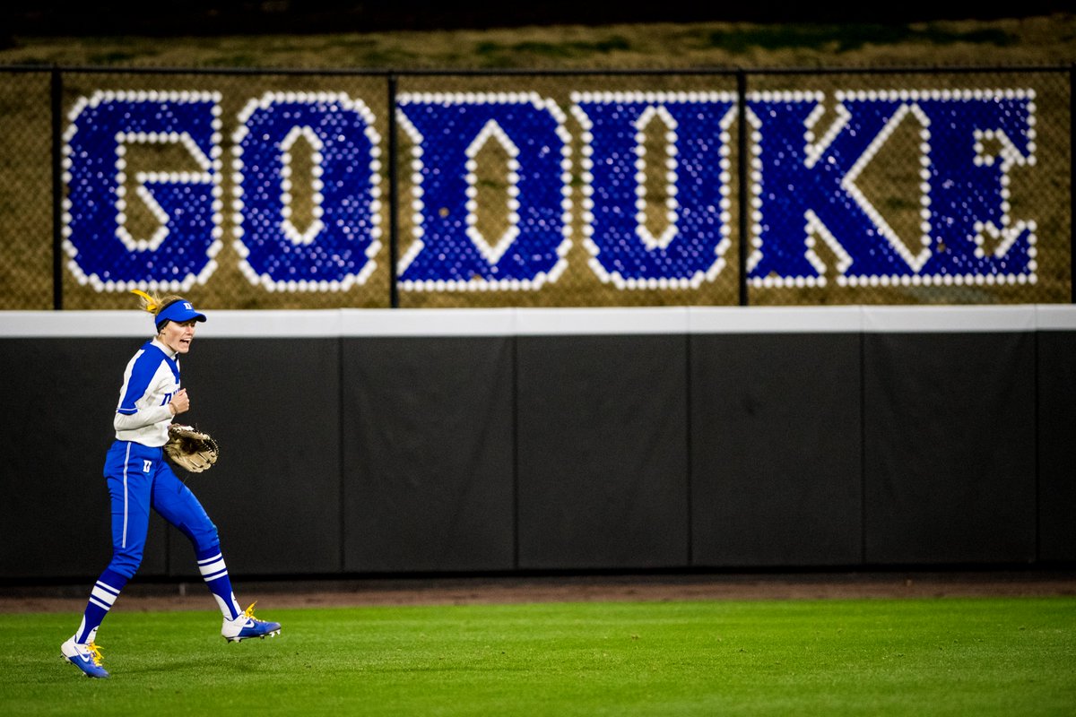 DukeSOFTBALL's tweet photo. What's better than game day? A game day birthday 🎉🎉🎉

Join us in wishing a happy birthday to @kendyl_lange‼️ 🎁🎂🥳

#Te4m | #GoDuke 🔵😈🥎 https://t.co/XFZsF0SPAJ