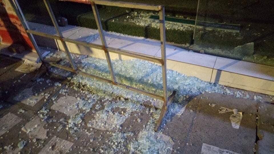 WinHtet79613874's tweet photo. Military Junta Terrorist destroy Public Properties. 1 Stop Mart Yangon. Tonight. 
#WhatsHappeningInMyanmar 
#SaveMyanmar 
#Mar12Coup 
#CrimesAgainstHumanity 
#HumanRightsViolations 
#WeNeedR2PInMyanmar https://t.co/grUr9Q0TkB