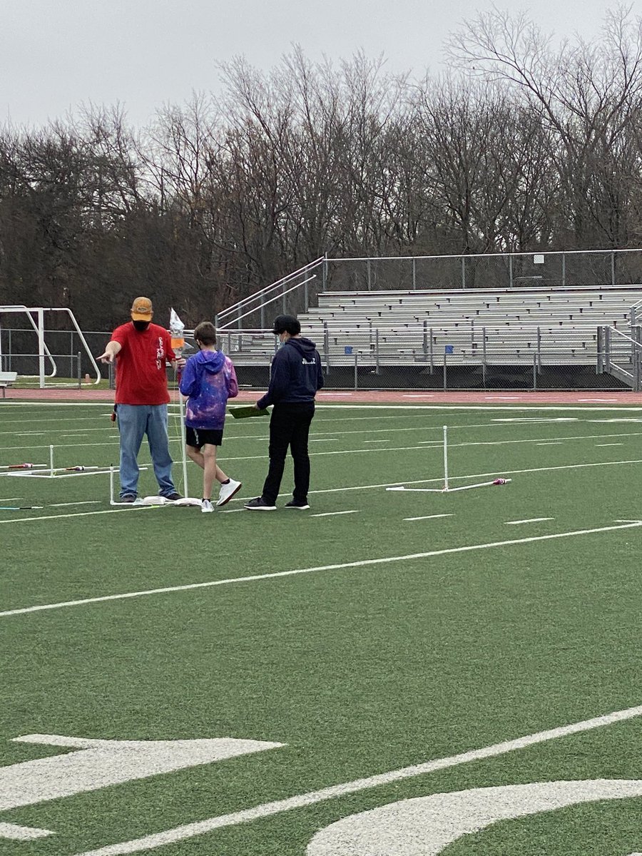 sarahthompss's tweet photo. Rocket launching for our 6th grade STEM 4-core project!! @gmsstem #OurHouseGMS https://t.co/L8AJBFnOYh