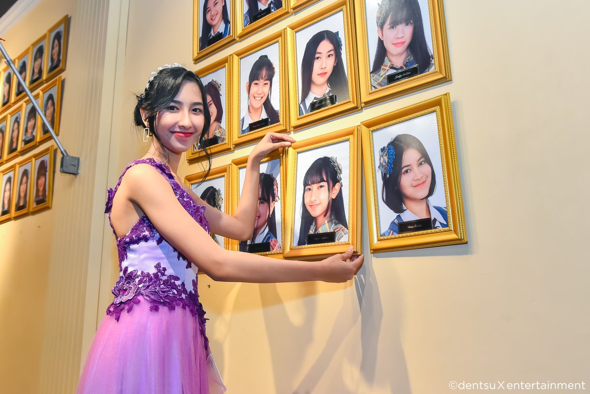 Terima kasih juga telah menyaksikan prosesi kelulusan <a href="/A_YoriJKT48/">Yori</a> <a href="/F_ViviJKT48/">Anivia</a> <a href="/M_UmeJKT48/">kousaka</a>. Mohon doanya dalam penerbangan mereka ke langit yang baru. #LastFlighTeamTJKT48