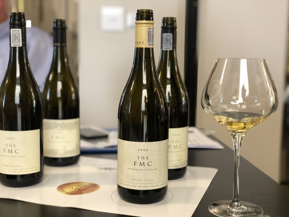 TsepangMolisana's tweet photo. 20 Years of Innovation
“There was big rain in the Cape, that’s why I got the day off.”
@KFwines in Joburg for a rare, retrospective tasting of the FMC @CheninBlancSA - in two flights, we tasted the 2006, 2007, 2009, 2010 - then the 2013, 2014, 2018 and 2019
#FMC20
#KenForrester https://t.co/H0sNVoHPJQ