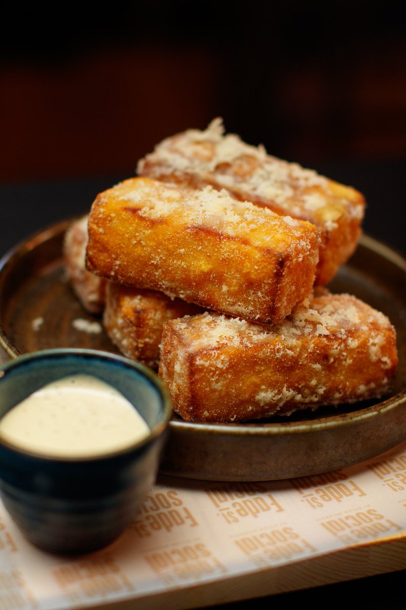 FadeStSocial's tweet photo. Don’t forget to order our crispy confit garlic potatoes today with your meal, we serve them with cep mayonnaise made in house and they are perfect with beef.

#foodforhome #dublinrestaurant #dublin #dublinireland #diningindublin #dublinfoodie #takeaway #collectionanddelivery https://t.co/93Ok0BZmrh