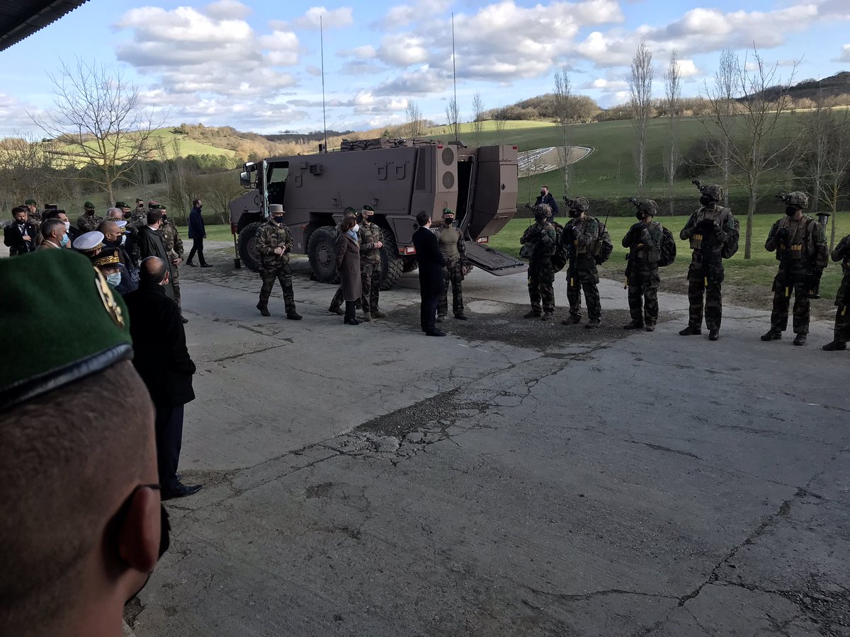 #Aude #Visitepresidentielle  Présentation du Griffon véhicule blindé Armée française dernière génération au Président de la République