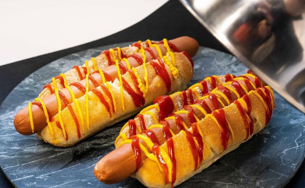 Havn't been on Twitter for ages but going to try and keep up. We started back last week after a bit of a break. Additions to the menu include #icecreamshakes and #hotdogs. Get ordering at @_Zoom1hr See ya soon. Good appetite and we look forward to feeding you