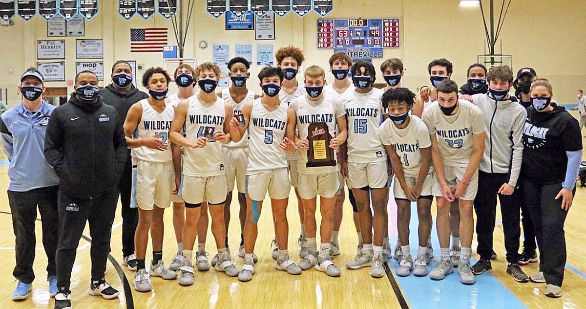 chriskuzemka's tweet photo. Blessed to have been named District, Region, and 6A State Player of the Year for the 2021 season. Want to thank all my coaches, teammates, friends, and family for always having my back❤️. #STATECHAMPS https://t.co/Tdxsz4bovT