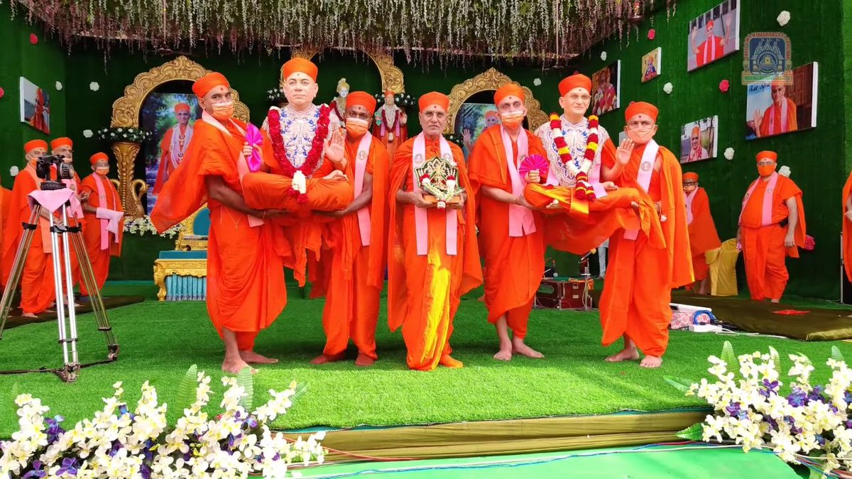 smspbIndia's tweet photo. Day 1 morning highlights of #VedRatna Acharya Shree Purushottampriya Swamiji Maharaj Smruti Satra in #ManinagarMandir

#AcharyaSwamishreeMaharaj #AcharyaSwamijiMaharaj #SwaminarayanGadi #ManinagarMandir 
#SmrutiSatra https://t.co/wRcsvD5Dyr