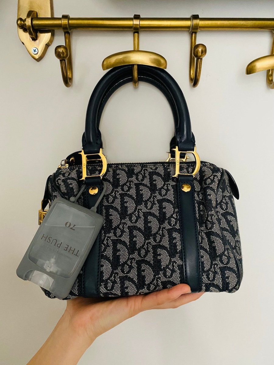 Vogue Japan コロナ禍もアフターコロナも持ち歩きたいハンドスプレー 手のひらの宝物 T Co 73bjs7dgrg Vogue Japan コロナ禍もアフターコロナも持ち歩きたいハンドスプレー 手のひらの宝物 T Co 73bjs7dgrg