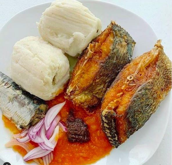 artoffufu's tweet photo. Here is an example of Ghanian Kenkey not to be confused with FuFu. Fufu is much milder than either Kenkey since it does not use fermented components.
Learn more about these African dishes and more in our upcoming cookbook.
#kenkeyandfish #africanfood #food #kenkey #artofofufu https://t.co/M2ddRJbiYa