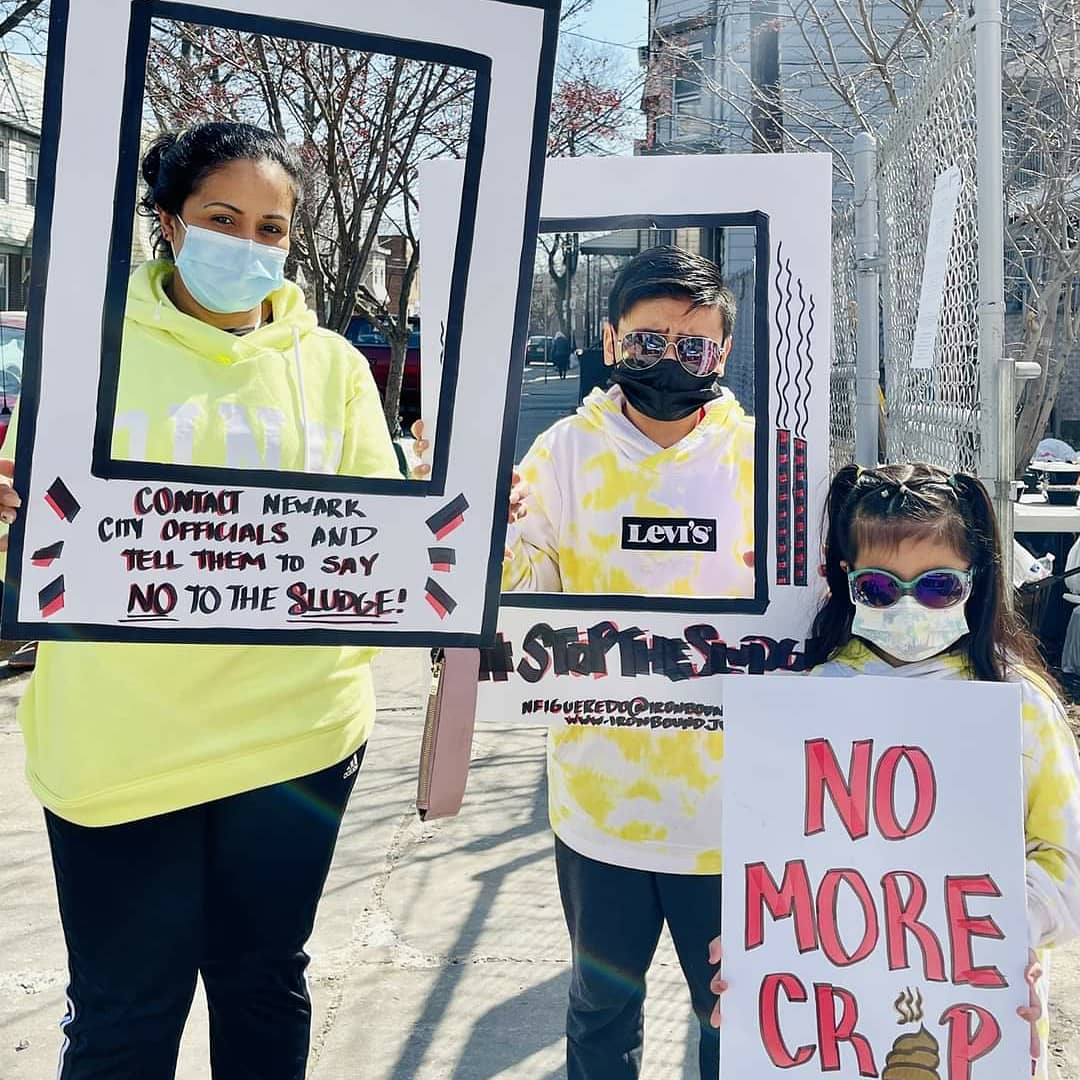 IronboundCC's tweet photo. What do these Newark residents have in common?
They all want to #StoptheSludge!
#NoMoreCrap in Newark!
Join them by calling the mayor and council and telling them that you don't support the Aries Corporation sludge facility proposal! https://t.co/lFtp7nh722