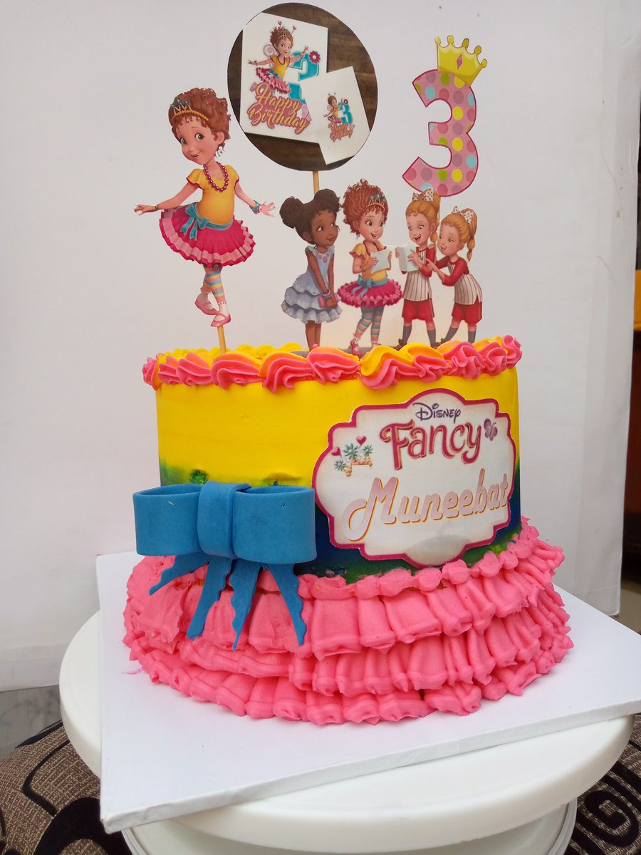 Mynfoods's tweet photo. At Myn's, we understand how important birthdays are so we put our best to give you nothing but the BEST.
7" inches moist layers of Vanilla cake.
#MynCakes @Harmony_twc https://t.co/9eb3C04V28
