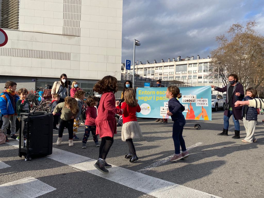 afafortpienc's tweet photo. Comencem! #revoltaescolar #ciutatjugable #ampafortpienc @eixrespira https://t.co/kHvj1ujqBs