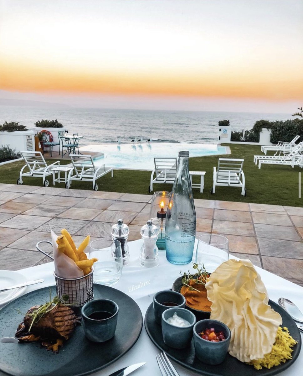 Dinner with a view 🌅😍Nd best food!! @McGrathHotels @RestaurantsinSA #travelsouthafrica #visitsouthafrica #shortleft #travel2sa #southafricantourism #dinnerwithaview #beautifuldestinations #sunsets #travelsouthafricanow #comeletstravelsa