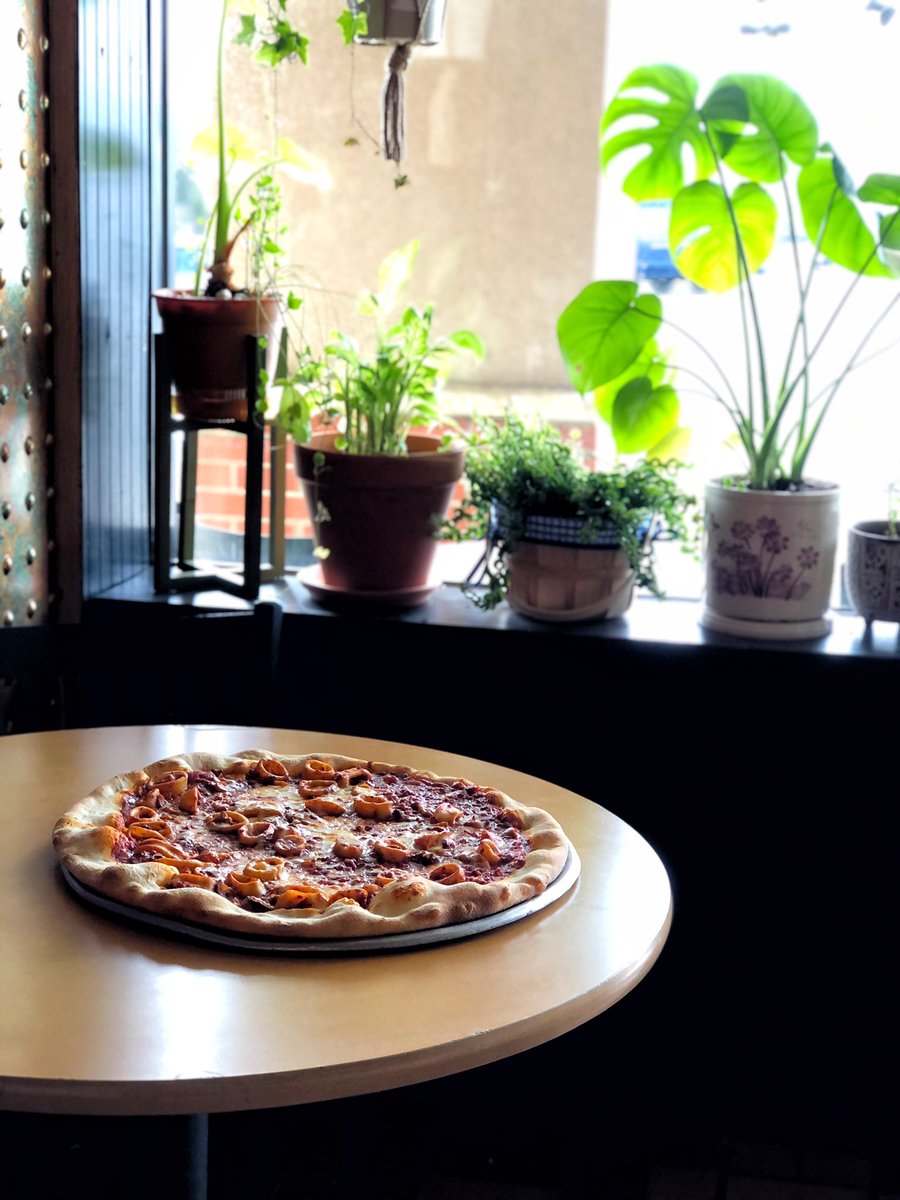 NunziosKitchen's tweet photo. Pescatore pizza also available as an entree 🐠🍕🍝 https://t.co/oBI4EpUkVt