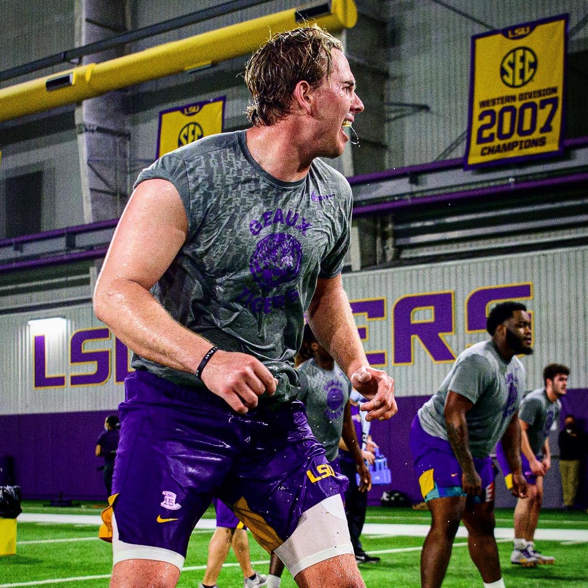 LSUpix's tweet photo. Fourth Quarter @LSUfootball. https://t.co/I8lEtVCPT0