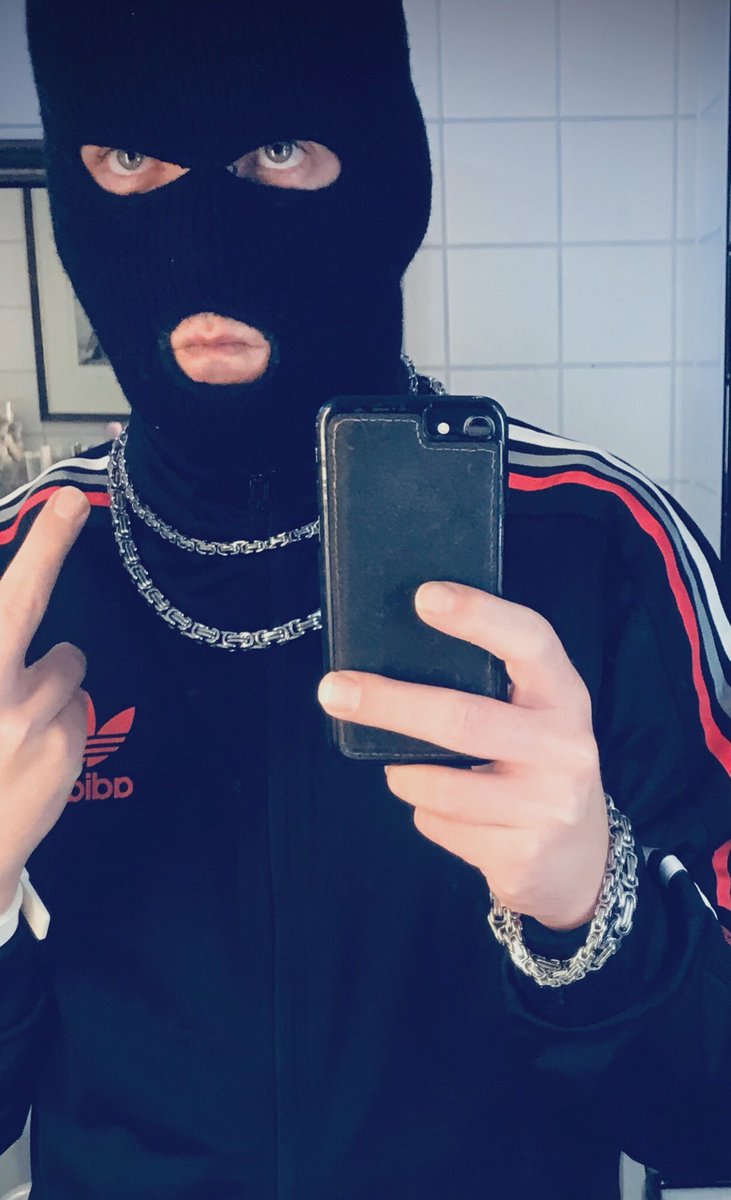 new_KING_1997's tweet photo. Dienschwuchteln können es nie erwarten😈🗡🚬🗡 #proll #prollboss #prollstyler #prollgod #yourowner https://t.co/5a3LBzknU7