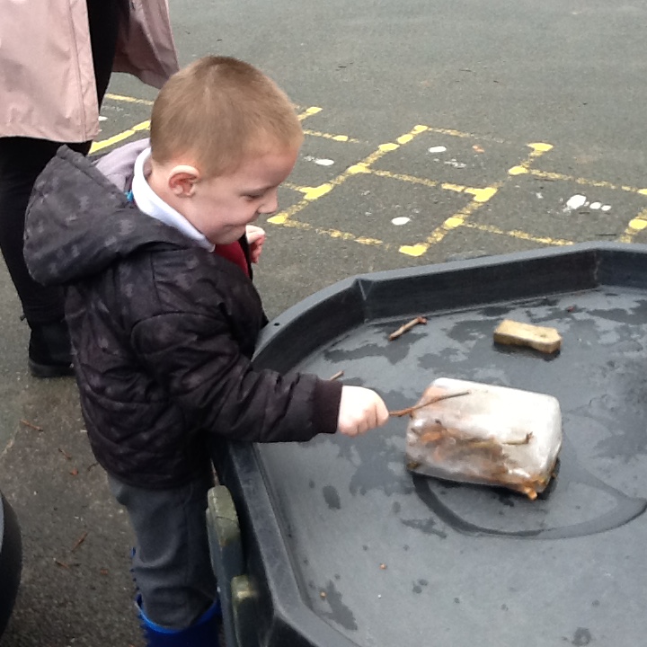 ABCPschool's tweet photo. Reception enjoyed exploring with the ice garden. #ABScience #BritishScienceWeek #ClassRR #ClassRF https://t.co/JZdt2Am5k5