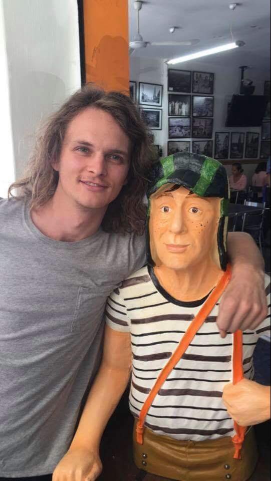 indierocks's tweet photo. Yo todo tieso después de darme 56 churros y toda la discografía de @kinggizzard (en un día). 🧠💥 https://t.co/V4SSu95sC8