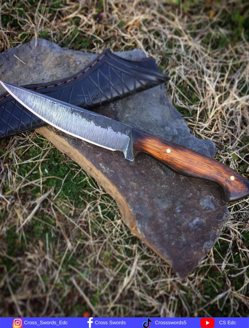 CrossSwords5's tweet photo. This bad boy is approximately 12 inches overall of almost 1/4 thick 5160 spring steel. Antique finished bevels with a charred bamboo handle. Bamboo is a crazy tough would and supposedly once it has been laminated has close to the same tensile strength as concrete. 
Shoot us a DM https://t.co/Uv6okEV2Ke