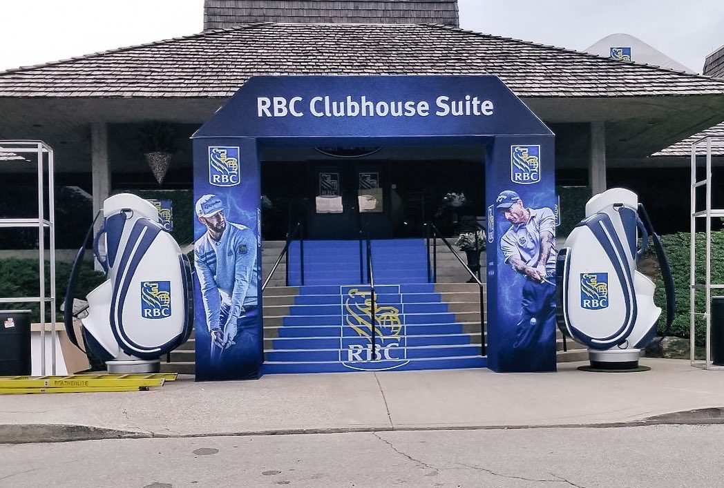 Are you a golf fan? We sure are! That’s why we were thrilled when we had the opportunity to work on the installation of scaffold wrappings, the clubhouse, and course displays for the RBC Open! The RBC Open tookplace at the beautiful Glen Abbey golf course in Oakville, ON.🏌️