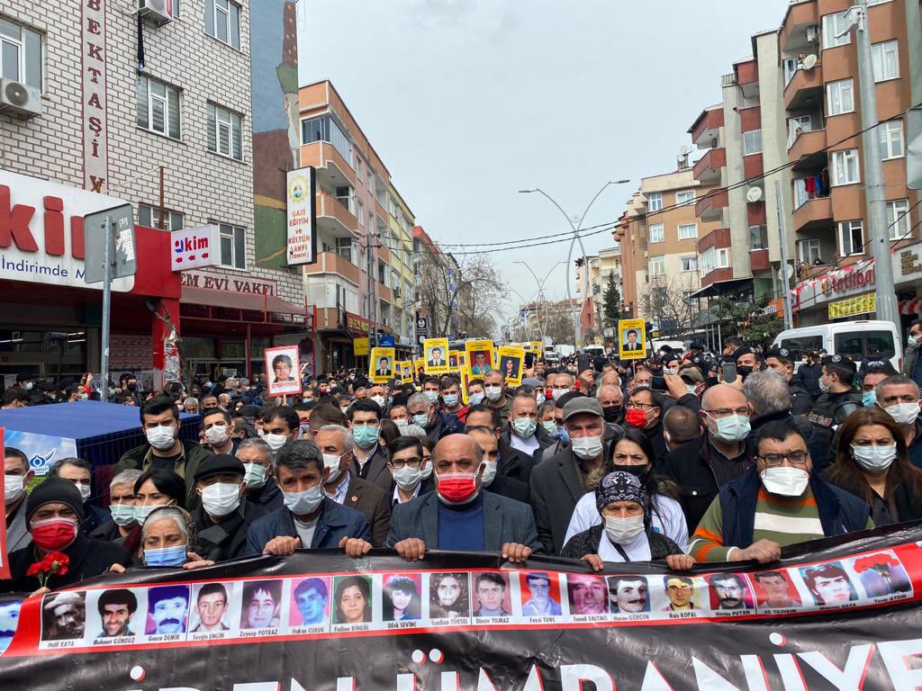 BaddiesAlevi's tweet photo. 26 yıl önce Gazi Mahallesinde katledilen canları saygıyla anıyoruz.
12 Mart 1995  
#GaziKatliamınıUNUTMADIK https://t.co/zGAlVd5dSc