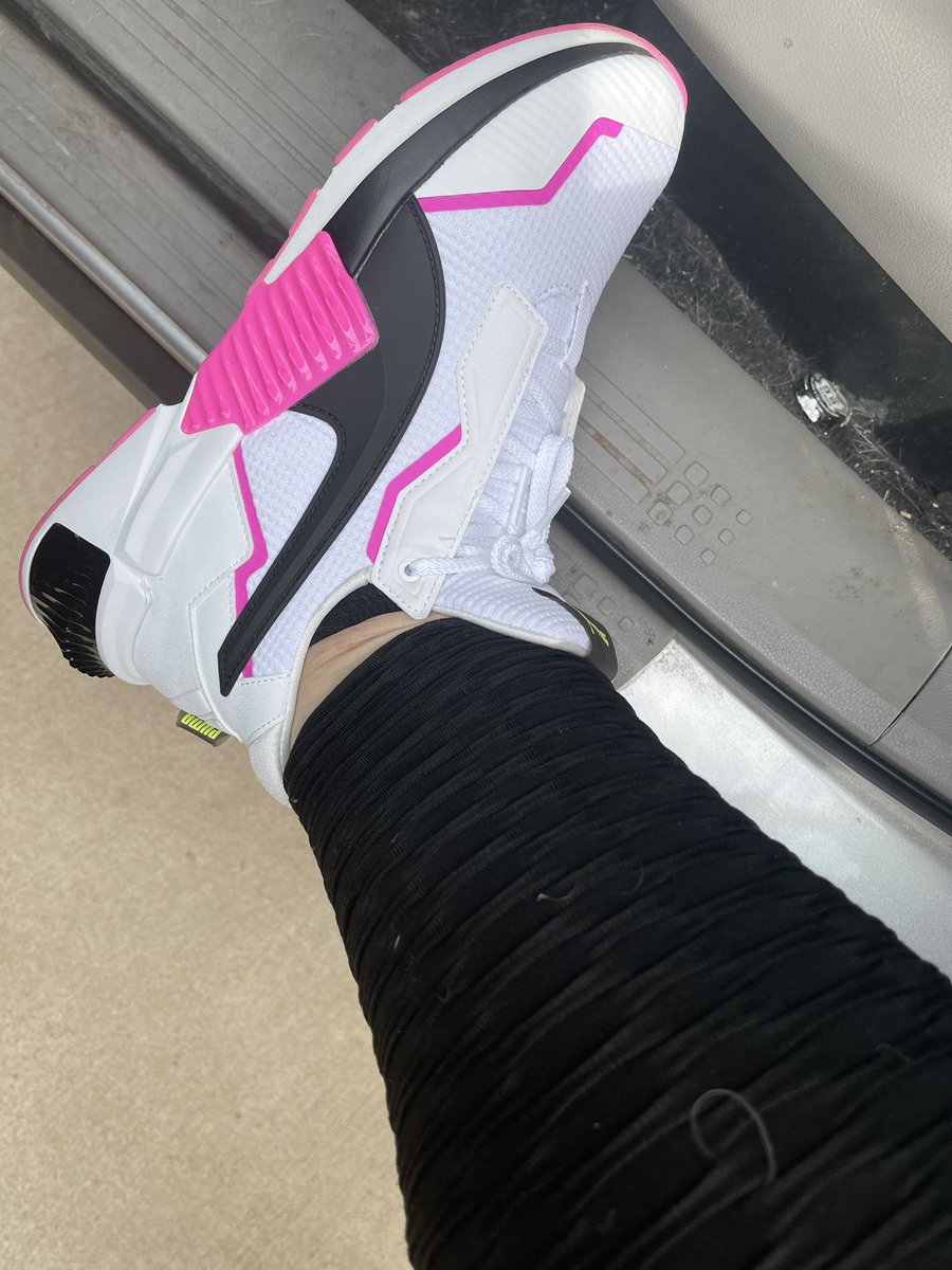 Starlaface1990's tweet photo. Does these bring that #MagentaHeat #TMoFam https://t.co/lT1pRJr7Wc
