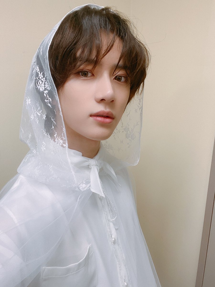 armystata10's tweet photo. 생일 축하해요 범규아!! 당신이 원하는 모든 것이 이루어지길 바랍니다. 신의 은총이 있으라. 저는 당신처럼 겸손한 사람을 만난 적이 없어요. 항상 우리를 행복하게 해주시고 음악을 통해 열심히 준비해주셔서 감사합니다.즐거운 하루 되세요!!❤🎂☄😚❤
즐거운 하루 되세요!!
#HappyBeomgyuDay https://t.co/drn6YrZLzv