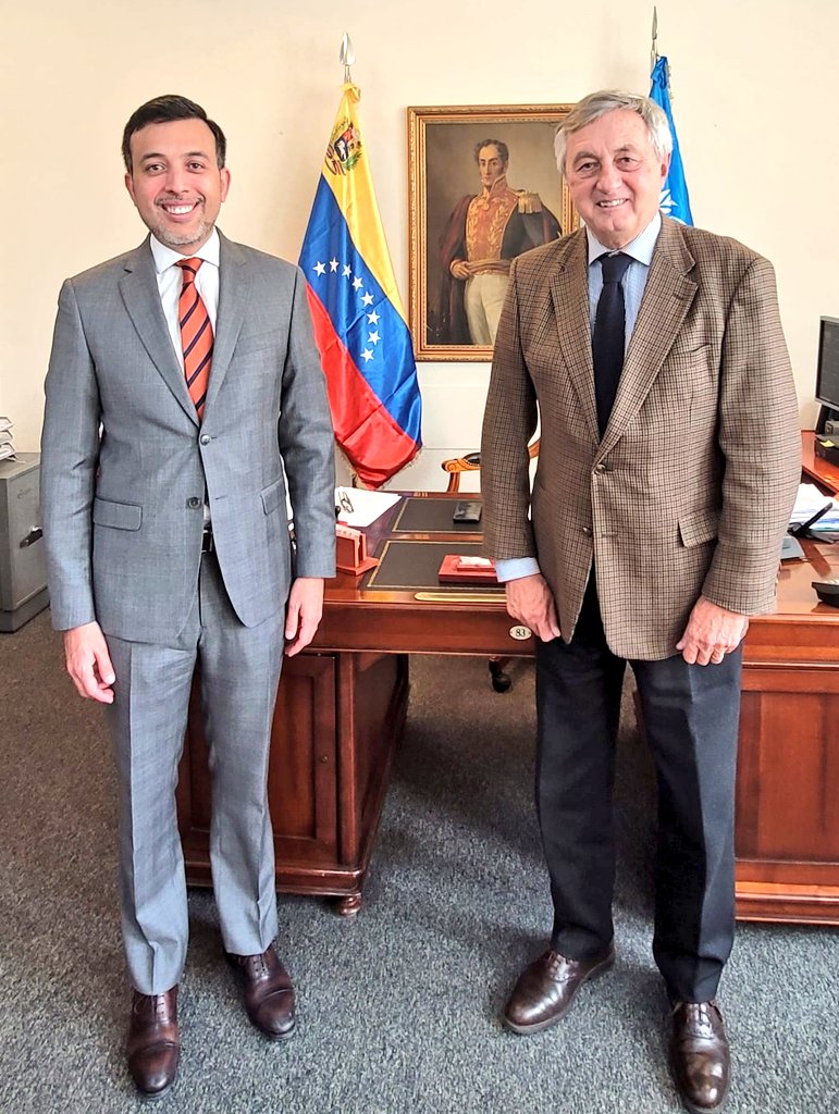 Gratos encuentros diplomáticos con respetados Embajadores del Uruguay, Dr. Álvaro Moerzinger, y del Reino de Bahrein, Dr. <a href="/YusufBucheeri/">Dr. Yusuf Bucheeri</a>. Con 🇺🇾, reconociendo las diferencias, anhelamos unidad regional. Con 🇧🇭 ratificamos hermandad de objetivos.
#DiplomaciaBolivarianaDePaz