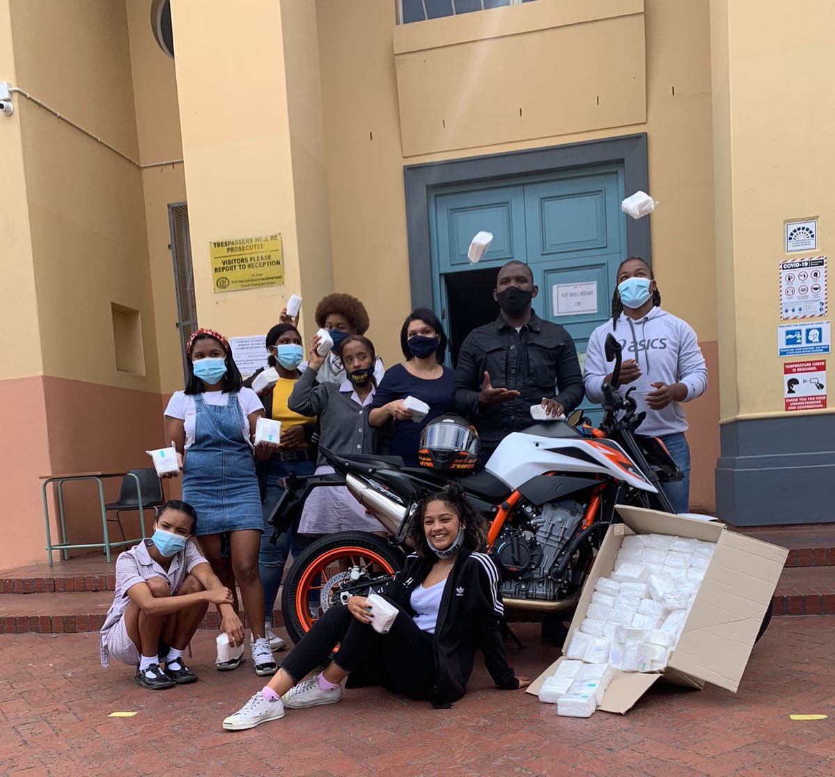 BabalwaLatsha's tweet photo. We @ograceland, Menstruation Foundation, @iamSivN successfully delivered food parcels to the community of Nyanga, sanitary pads to Harold Cressy High and @SOHKCharity today. 

The Menstruation Foundation has delivered up to 350 000 pads to young women in 5months! https://t.co/Kg0xKWcuTd