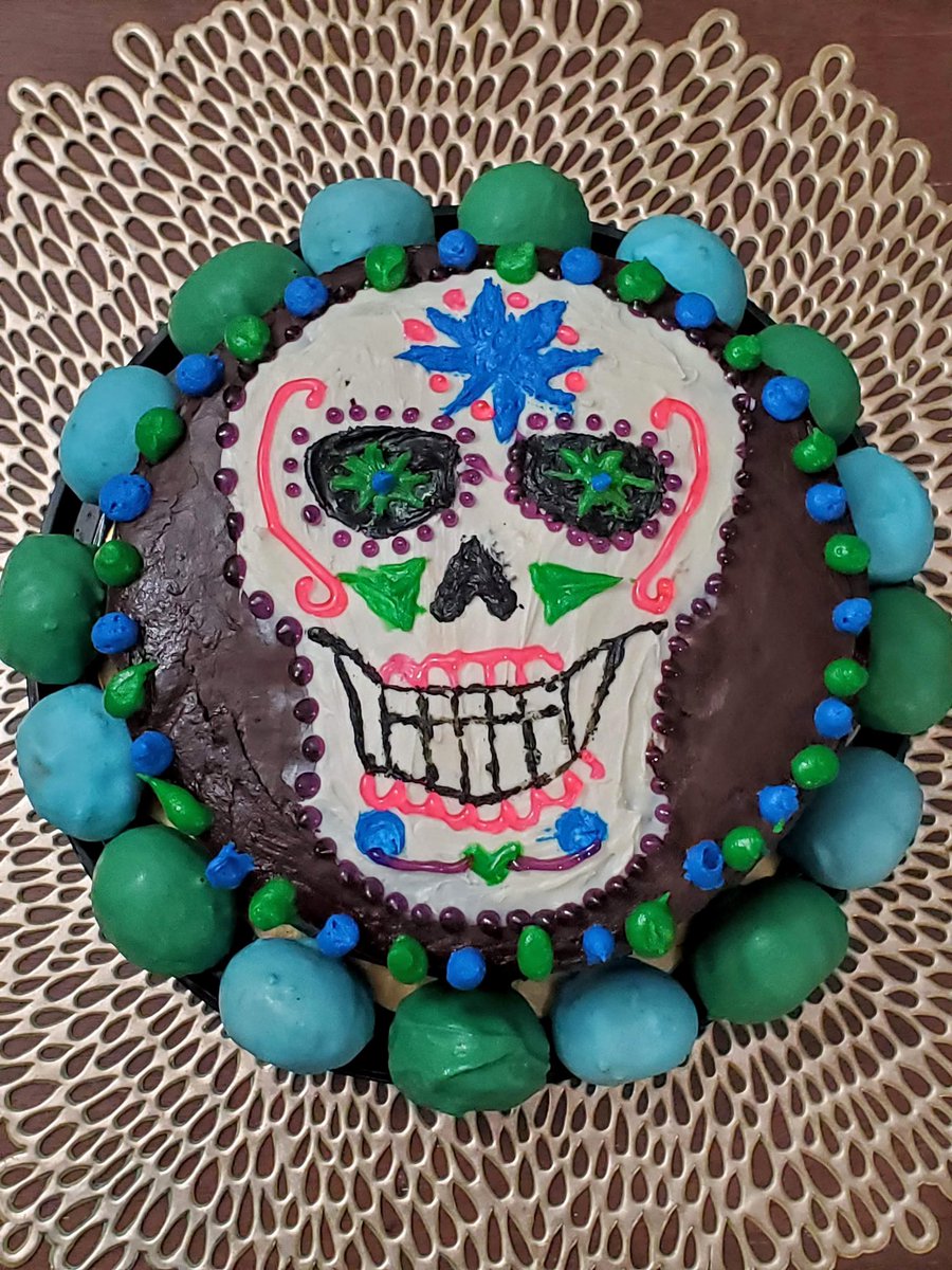 KoreyBarkley's tweet image. My Spanish Students rocked the Cake Wars this week! #contest #worldlanguageweek #CAKE