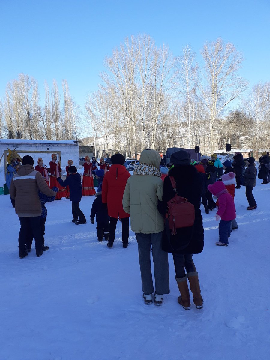 Гуляй,  Масленица!!!
Смех ,игры,  хороводы, сладкие угощения, блины и выступление  артистов <a href="/MBUK_MKC/">МБУК Многофункциональный Культурный Центр</a>  были сегодня в мкр. В-1.
От жителей мкр.  БОЛЬШОЕ  СПАСИБО   депутату городской Думы А.Ю.Инкину, <a href="/askgrad2/">ООО "АСК "ГРАДЪ"</a> ,  ОС мкр. В-1, и <a href="/MBUK_MKC/">МБУК Многофункциональный Культурный Центр</a> . Праздник удался!