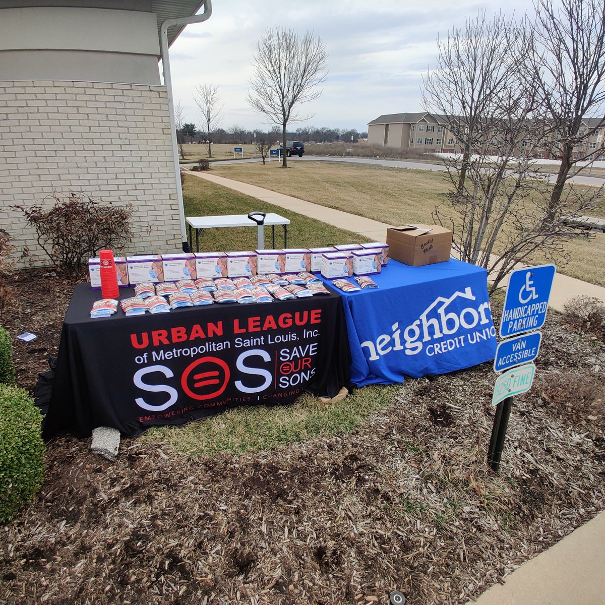 Khan_SHEGOG's tweet photo. @ulstl Federation of Blocks Units was welcomed by @NeighborsCU in a PPE Giveaway and Block Unit Recruitment Drive. Thank you to Jennings Branch Manager Sean Bonds for this partnership. #ULSTL #ULBlockUnits #ULMovement https://t.co/xNum4xEyJ6