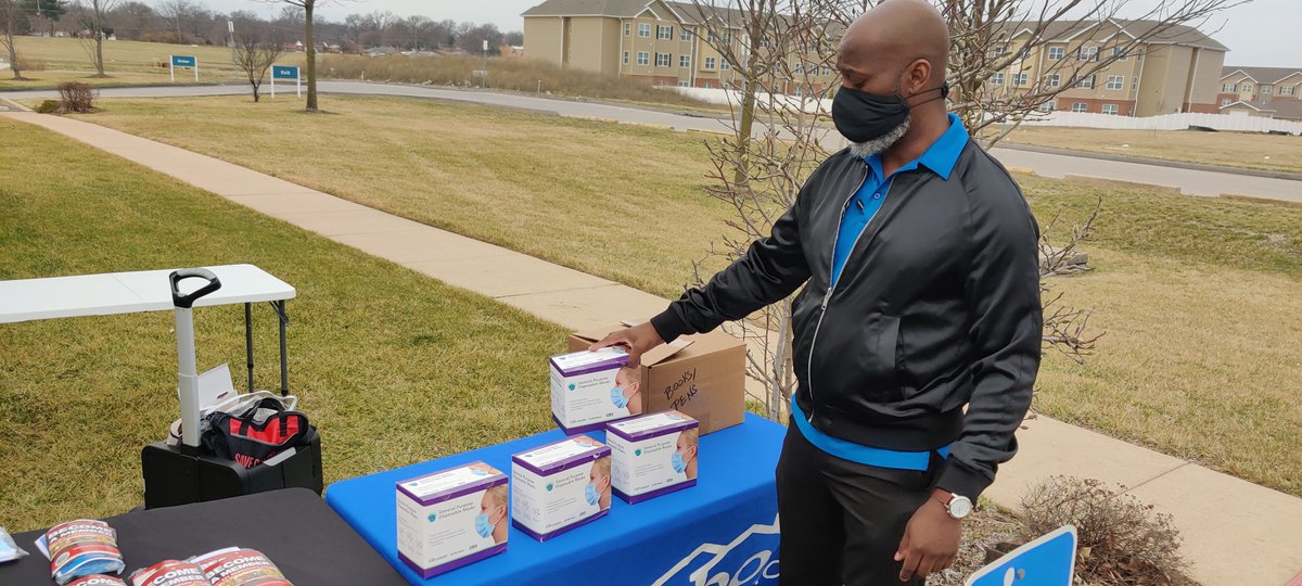 Khan_SHEGOG's tweet photo. @ulstl Federation of Blocks Units was welcomed by @NeighborsCU in a PPE Giveaway and Block Unit Recruitment Drive. Thank you to Jennings Branch Manager Sean Bonds for this partnership. #ULSTL #ULBlockUnits #ULMovement https://t.co/xNum4xEyJ6