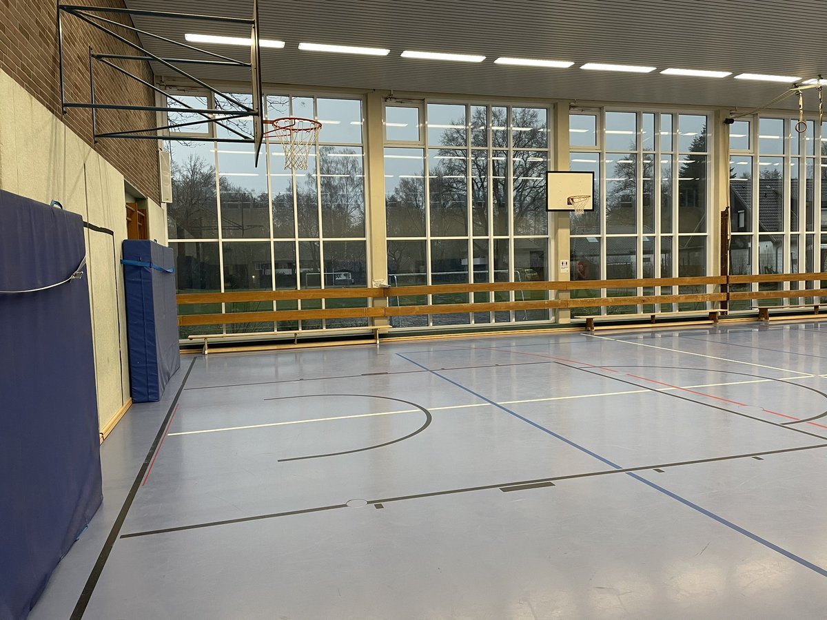 Endlich wieder Turnhallenluft. Auch, wenn nur zu zweit, aber immerhin #Tischtennis.