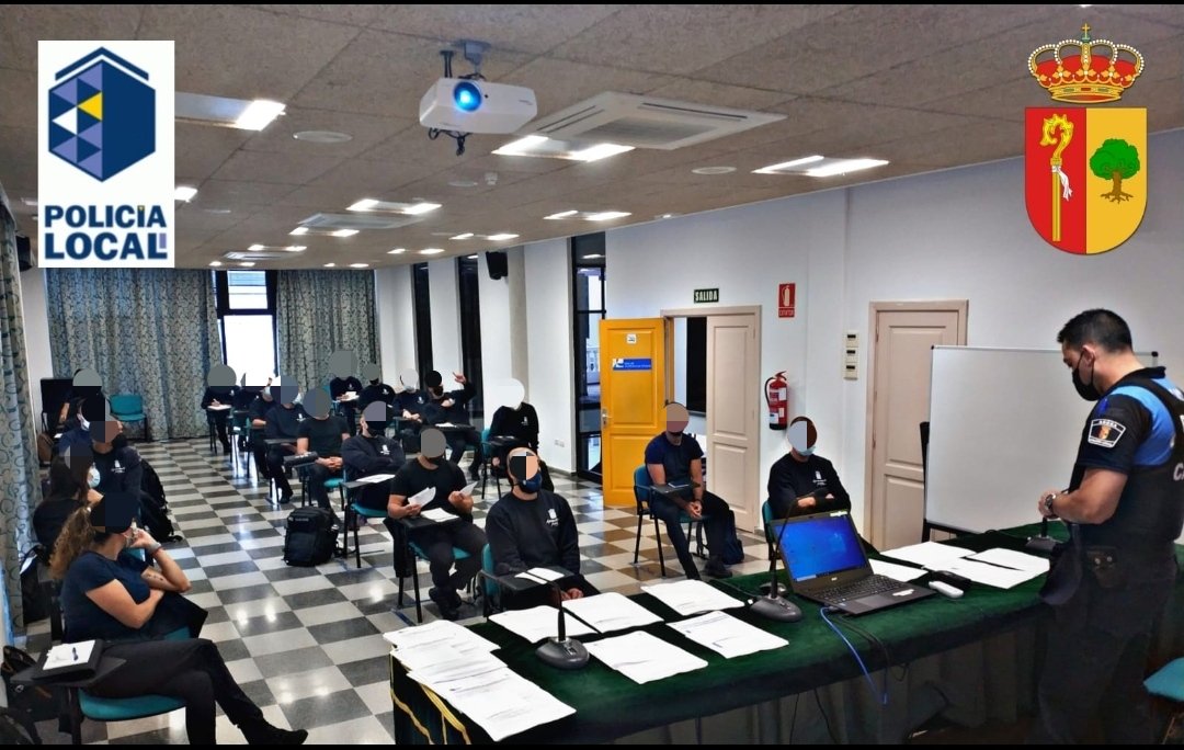 PoliciaLocalARN's tweet photo. Esta semana termina la formación de los 24 nuevos Agentes, contar con la experiencia no sólo de los compañeros policías sino de personal Técnico municipal y demás formadores ha sido un lujo. 
#PoliciaArona2021
#profesionales
#enhorabuena
#atrabajardurol https://t.co/PmuaphhXq2