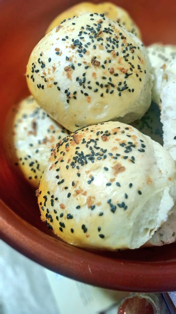 nico_patrascu's tweet photo. #littlebread #cerealsseeds #onion https://t.co/2NCPsym6dz