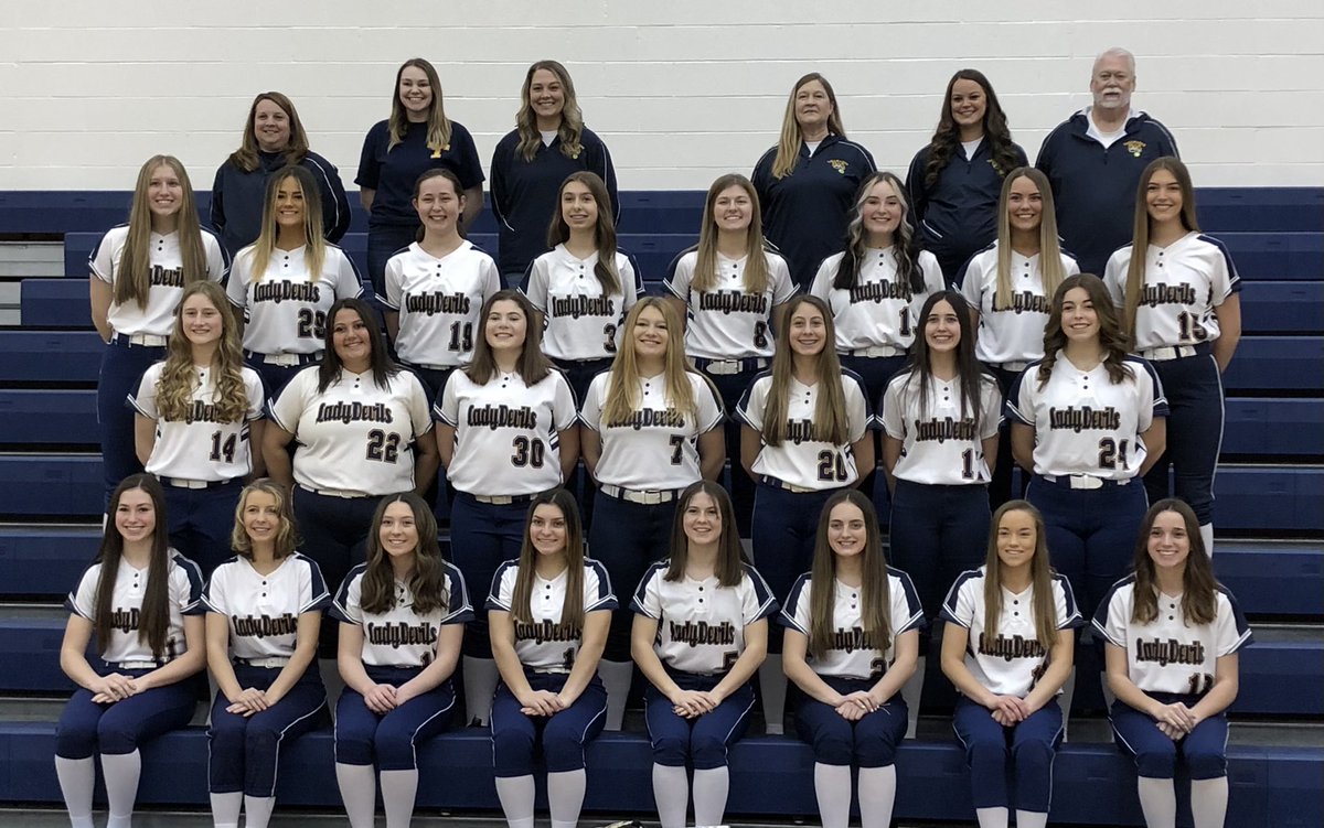 Tallmadge_AD's tweet photo. The 2021 Softball team! Go Blue Devils! #TTown @Tallmadge_sball https://t.co/pd3OdKt0yA