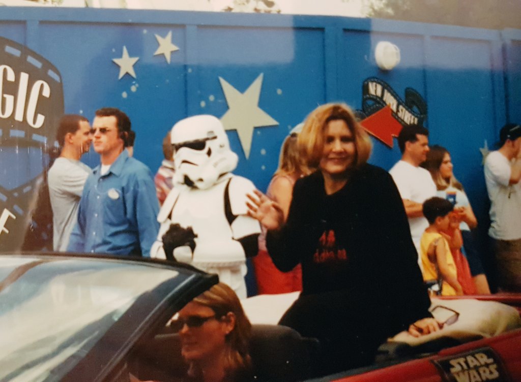 #FlashbackFriday to 11th May 2001: it's #StarWars Weekend at what was  #Disney MGM Studios in Orlando.

We got to see the legends Carrie Fisher, Peter Mayhew and... Eeyore! https://t.co/FSpZURglF1