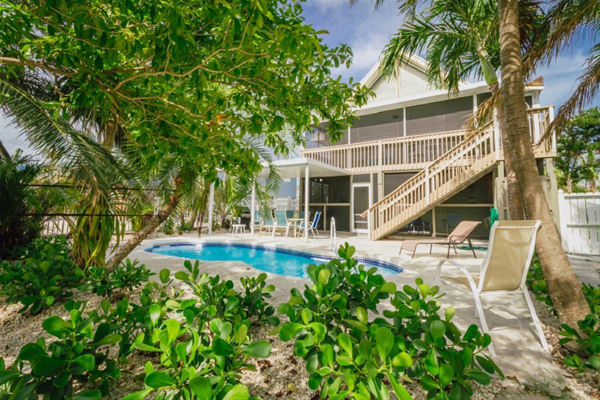 ADDvantage's tweet image. 3/2 pool home in the Keys with deep water boat dockage and beautiful tropical landscaping. #homeforsale #floridarealestate #floridakeys ow.ly/Epkw50DXuv7