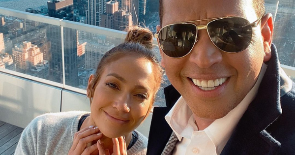enews's tweet photo. BREAKING: Jennifer Lopez and Alex Rodriguez have split, calling off their 2-year engagement. 💔 https://t.co/QxckHiQZoY https://t.co/oYr2qHDBvZ