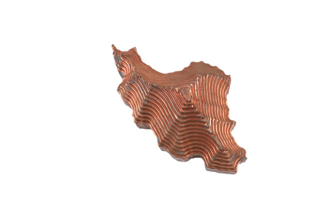 31927_2's tweet photo. The layers symbolize the years of Iran‘s #nuclear_sanctions 
The shrinking of #Iran ’s #economy #Contemporary_Art #ContemporaryArt
Iranian Resistance Monument on #Artsy  https://t.co/YOhusGIuZt https://t.co/USz1fPkTqm
